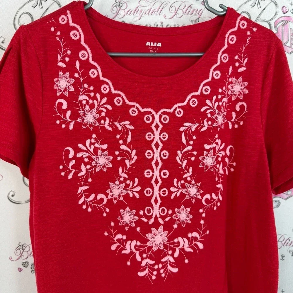 Alia t-shirt ornate flowers flowy  Red Floral Embroidered Short Sleeve Top